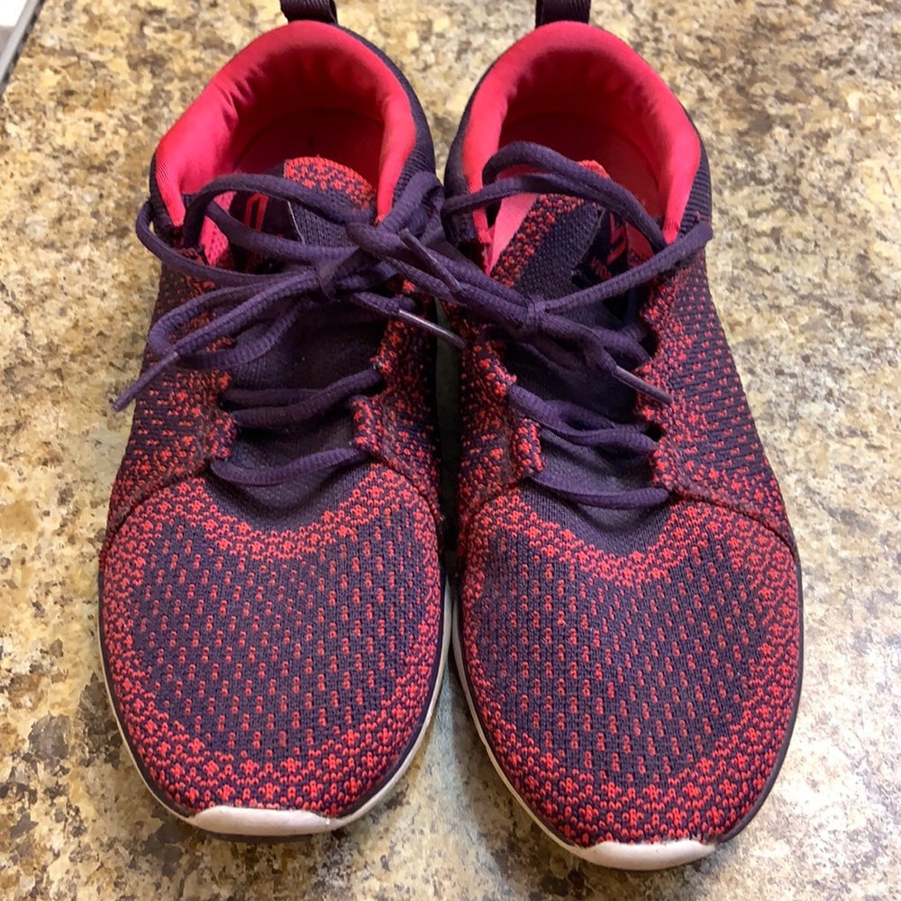 Vionic walking shoe
